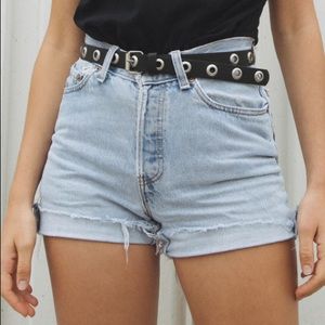 Sliver circle buckle belt